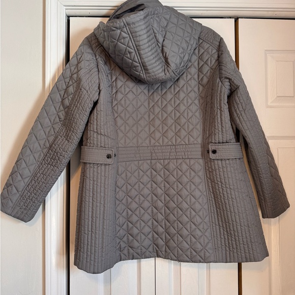 Liz Claiborne Quilted Puffer Jacket in Light Gray, Size XL, Zipper, Button, Hood - Picture 6 of 16
